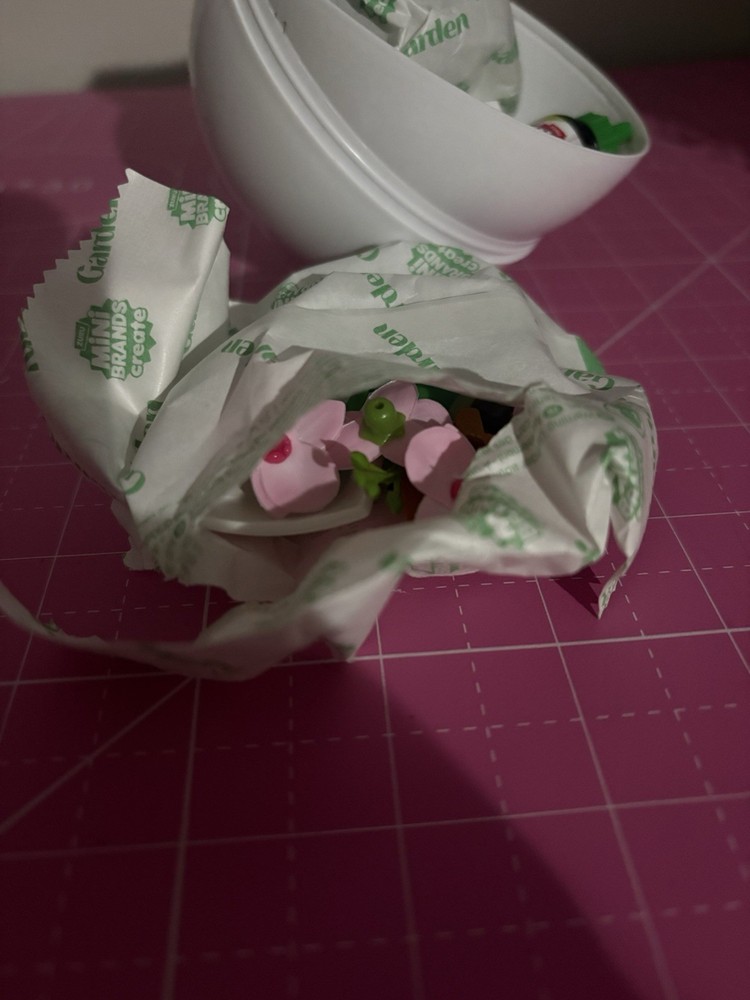 Mini Brands Create Garden