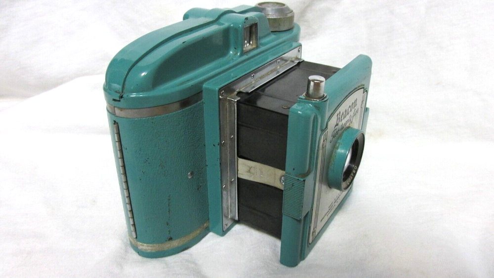VINTAGE 1950s BEACON TWO TWENTY FIVE CAMERA