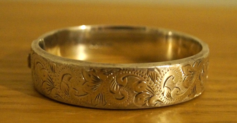 Solid Silver Hinged Ladies Etched Bangle - Birmingham, 1969 - 27.2g