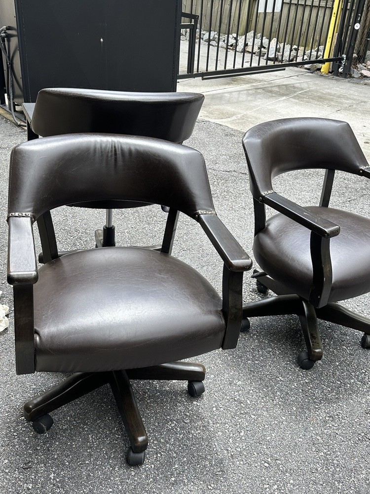 Pemberly Row Traditional Poker Table And Chairs