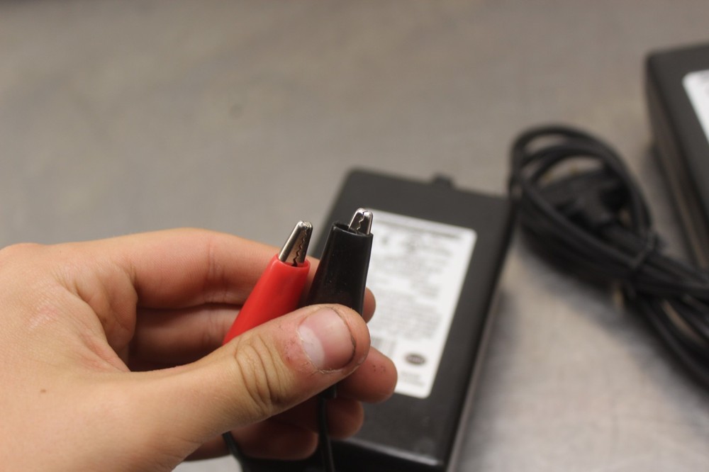 POWER SONIC AUTOMATIC BATTERY CLASS TWO CHARGER PAIR Z100