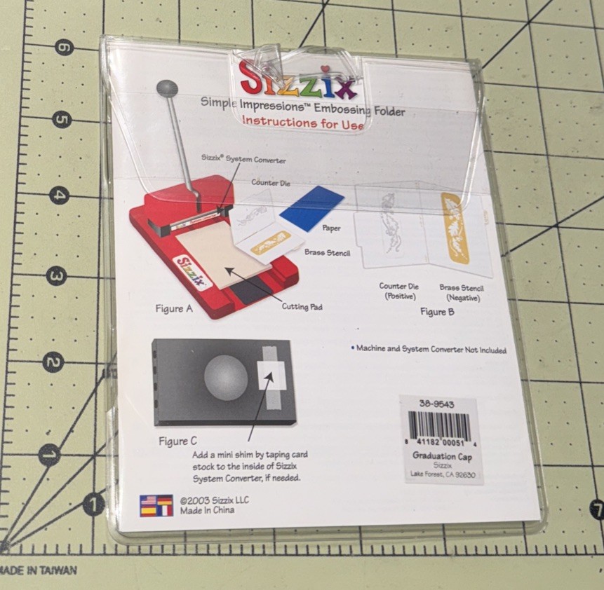 Sizzix Simple Impression Embossing Folder GRADUATION HAT 38-9543