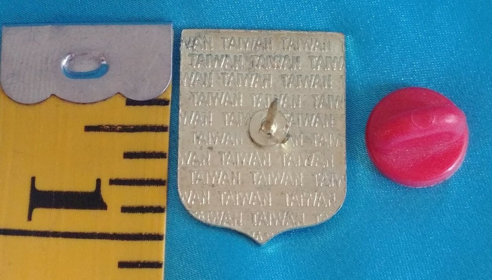 Pennsylvania State Flag Golden Lapel Lapel Pin