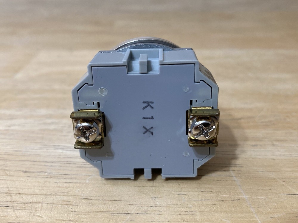 IDEC APD199N-R-120V Red Indicator Pilot Light