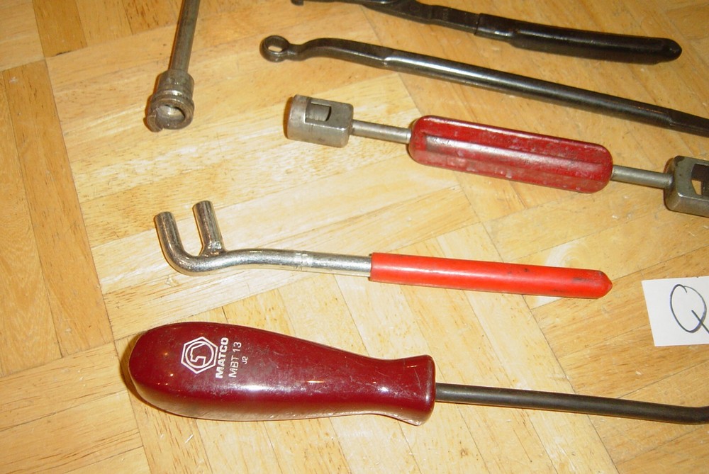 MATCO TOOLS 8 PIECE ASSORTED BRAKE TOOLS BLEEDER, SPRING, INSTALLER, RETAINER +