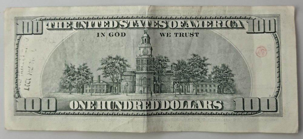 Series 2001 $100 Bill - Significant Vertical Miscut Error - Top Border Shift