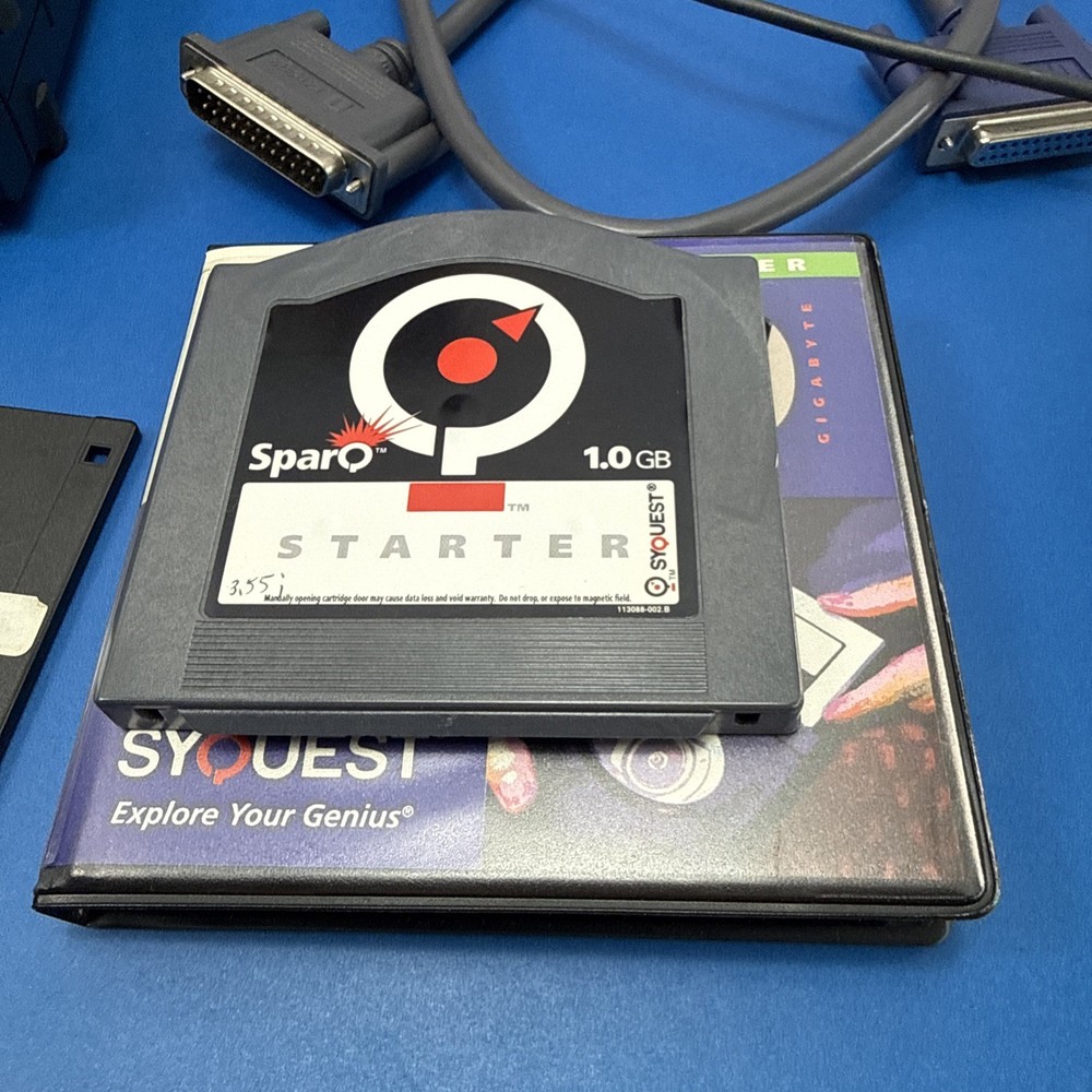 SyQuest Sparq 1GB External Parallel Drive Boxed - Untested Powers On