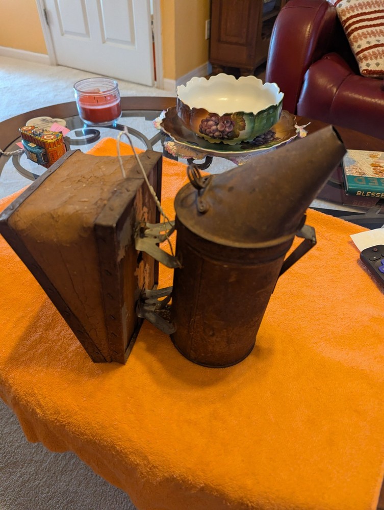 Bee keepers bellows kelleys smoke cloud