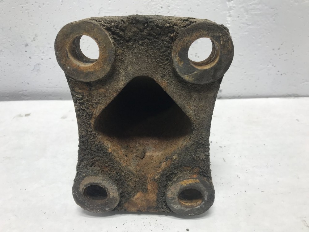 Mack E7 Engine Mount - Used | P/N 158GBK4539AM