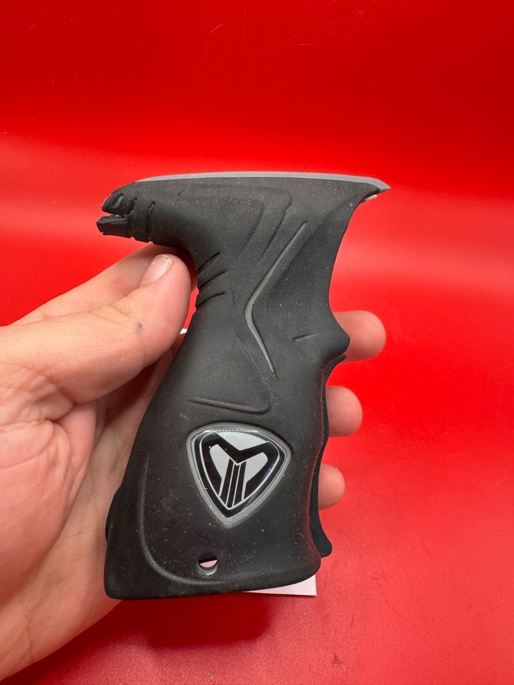 Dye M3 Grip