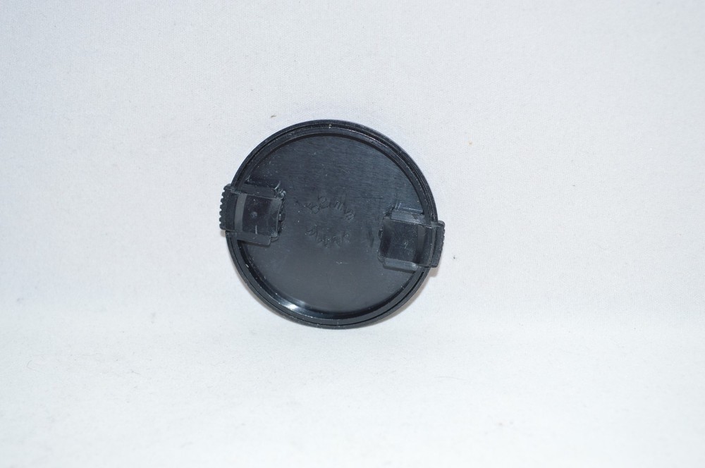 Vivitar 52 mm Plastic Tab-Lock Front Lens Cap (FLC-92)