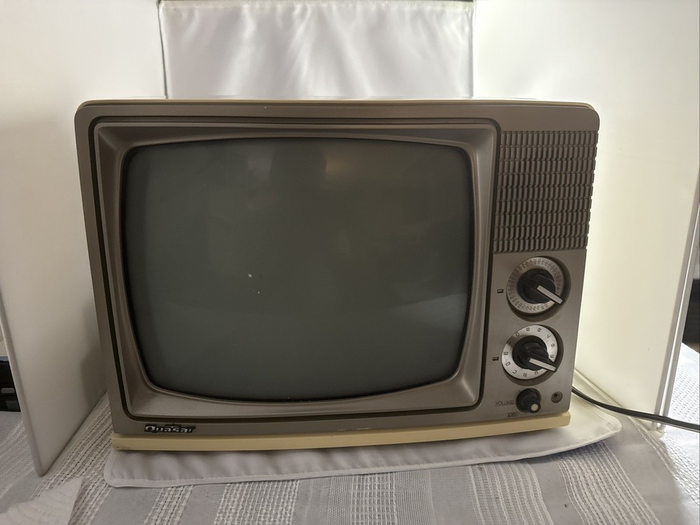Vintage Quasar Solid State wp3422qw TV August 1978 *See Description Gamers