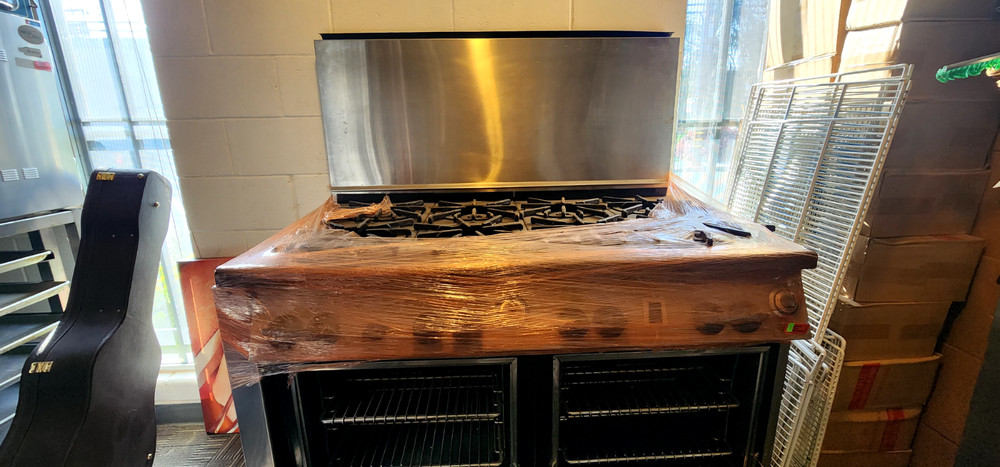 RANGE WOLF COURMET 8 BURNERS 2 OVENS