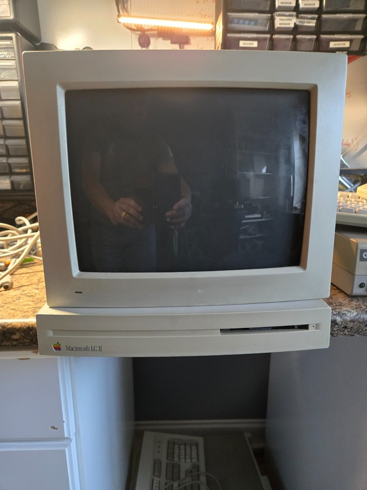 Apple Macintosh LC II Complete System - Tested Working