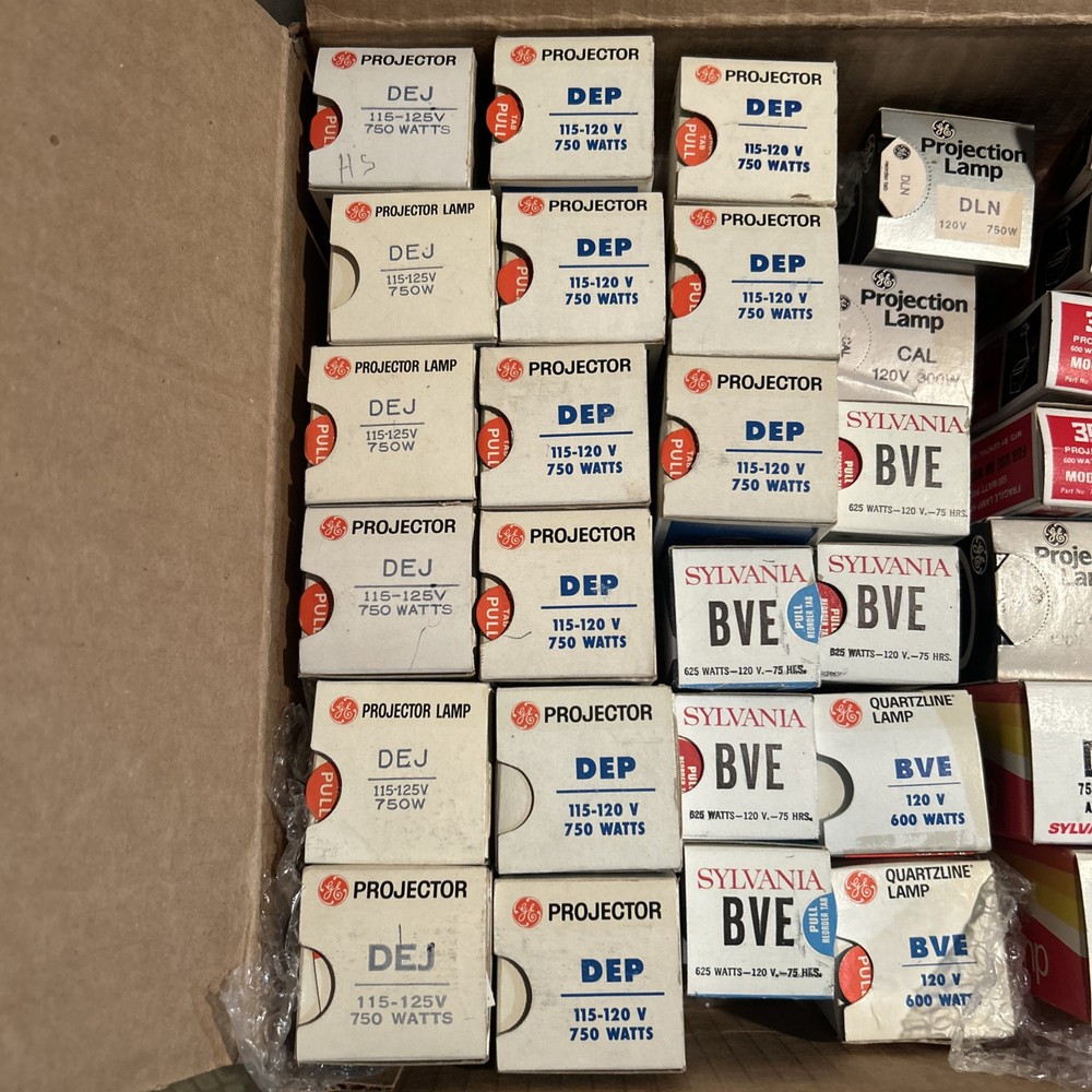 PROJECTOR Bulb Lamp LOT OF 34 Read Description ￼