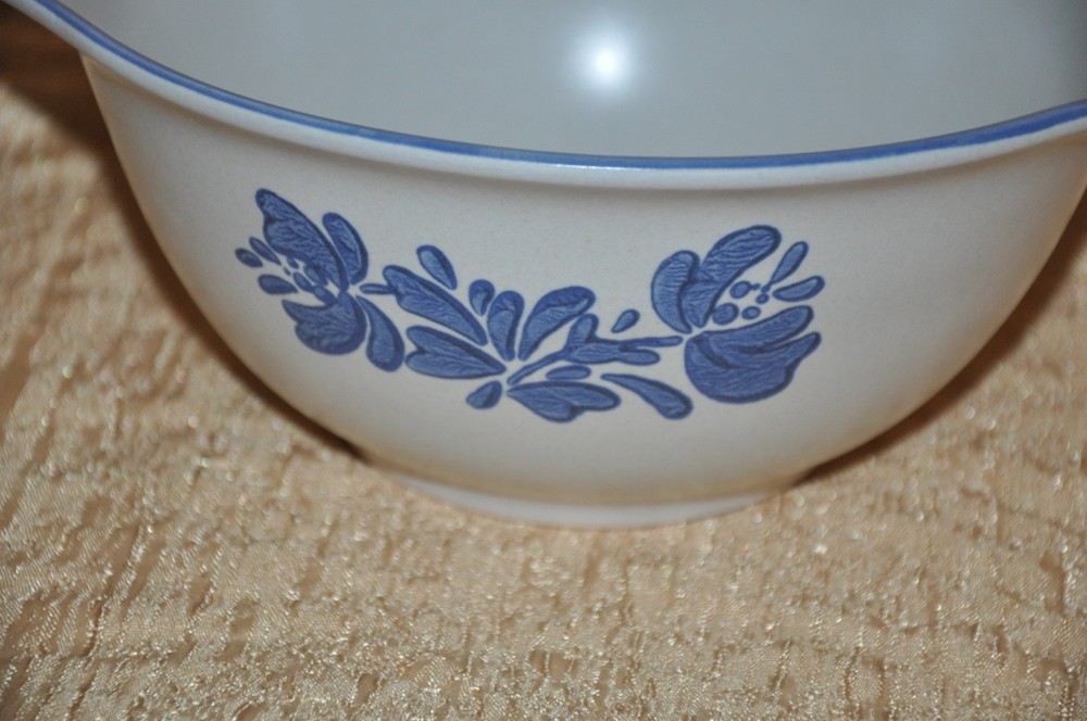 Pfaltzgraff Yorktown STONEWARE COLANDER SIFTER