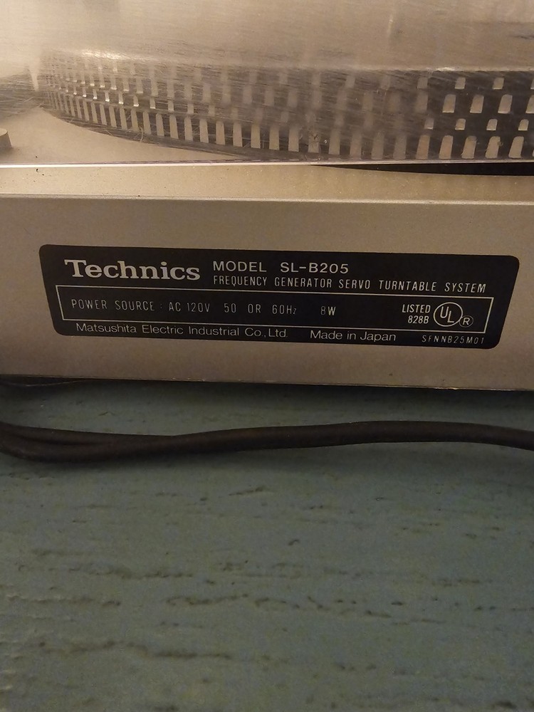 Vintage Technics SL-B205 TurnTable Record Player-Good