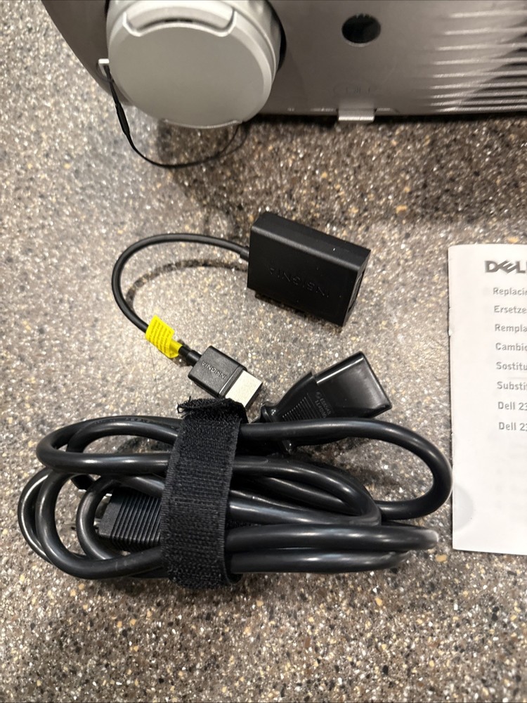 Dell 2300MP Projector With remote & Carrying Case Tested