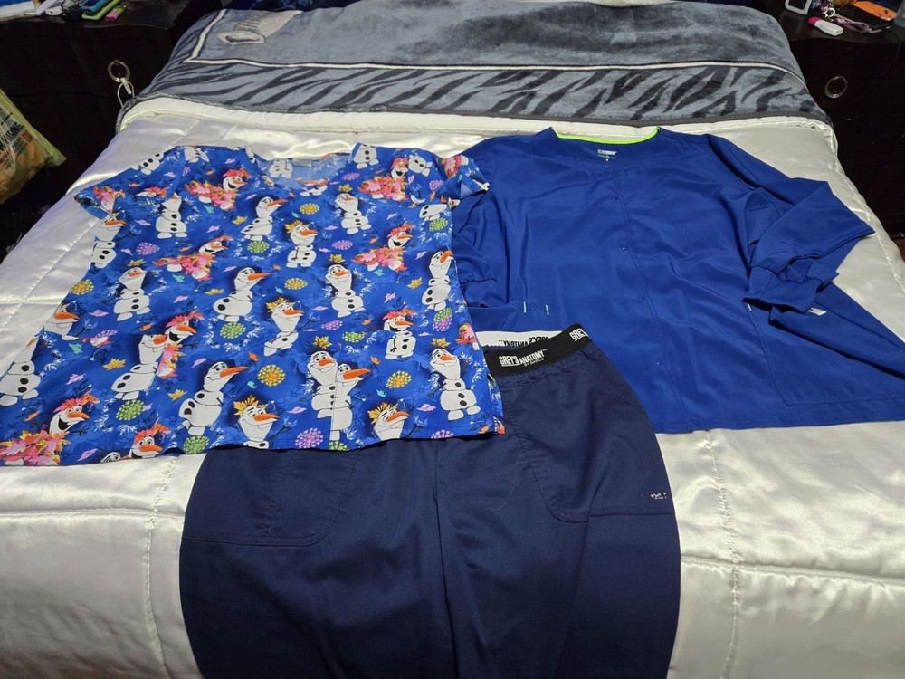 Frozen Scrub Set With Coat Size 2XL