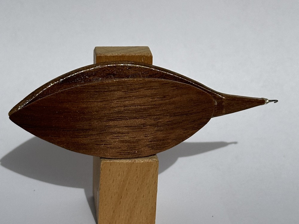 Tatting shuttle with Greek pattern inlay 0.75 hook 3" long