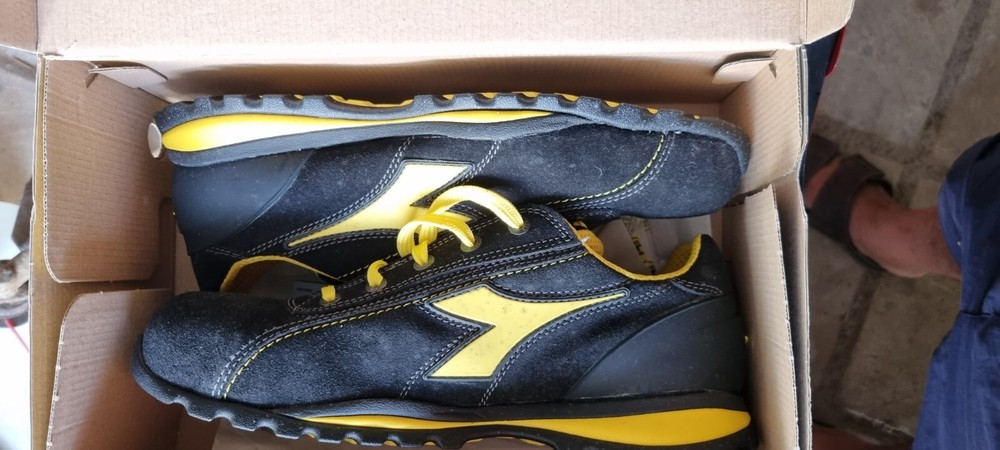 DIADORA SHOES