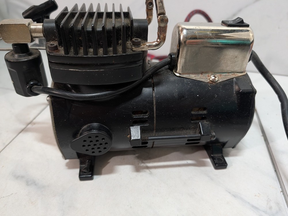 Iwata Studio series Smart Jet Air Compressor Works Great