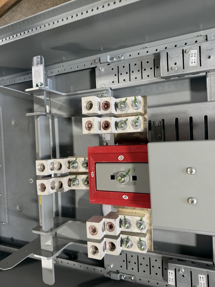 1-800 AMP 480V MAIN LUG MAIN DISTRUBITION PANELBOARD NEMA 1 SURFACE MOUNT 73"