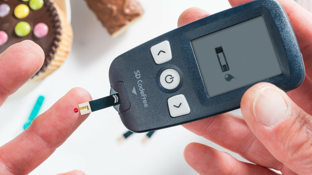 CodeFree Blood Glucose Meter with Test Strips Set + Blood Lancets + Bag