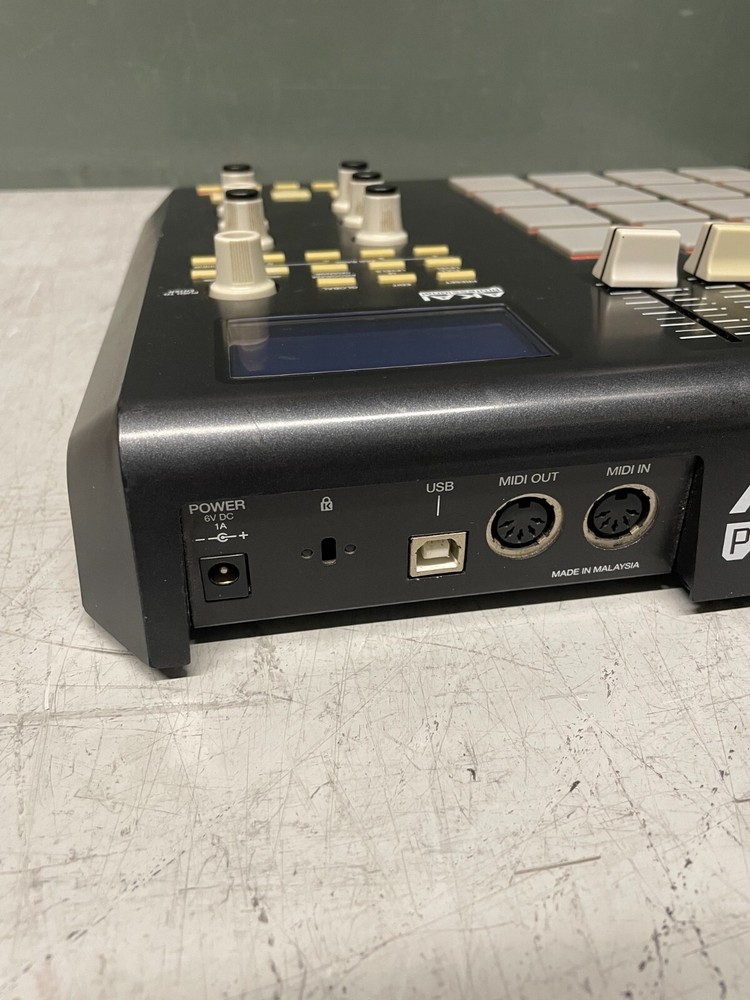 AKAI Professional MPD26 USB/MIDI Pad Control Unit