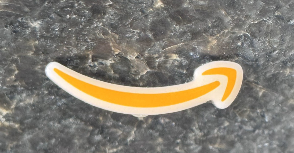 ORANGE Amazon SMILE Peccy Pin