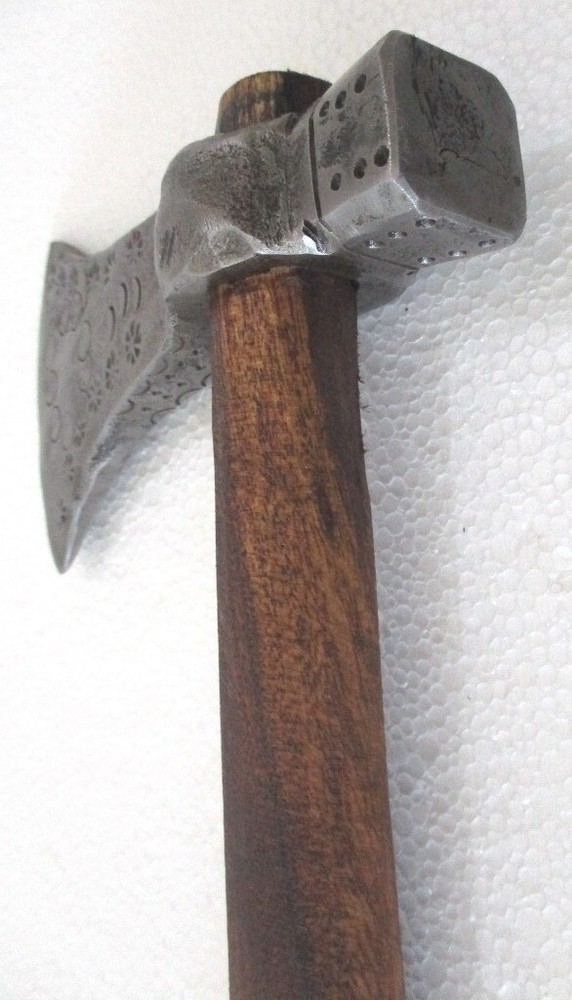 ANTIQUE AXE HAMMER RARE ATTRACTIVE DESIGN DECORATED .