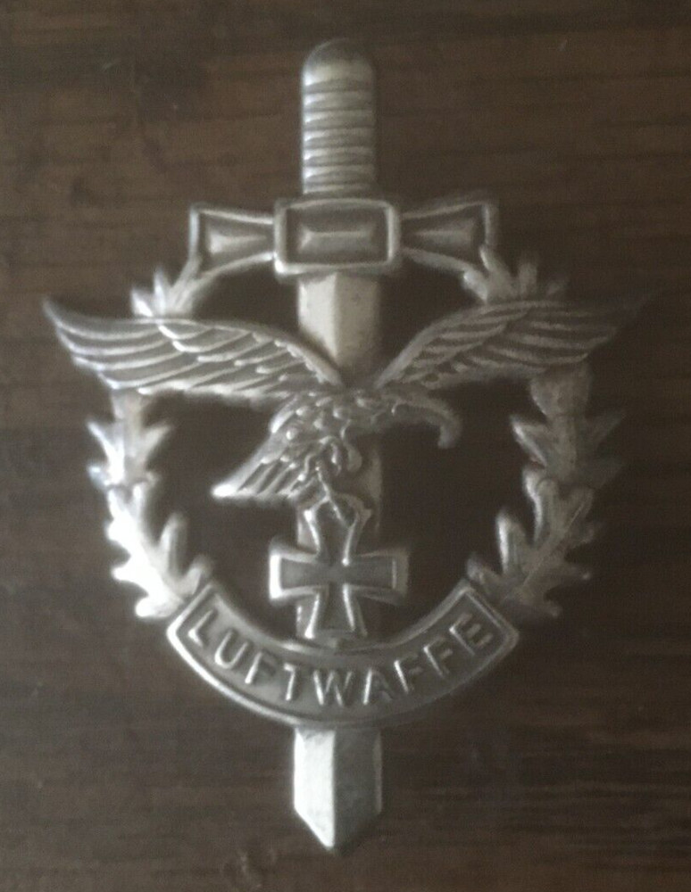 German Luftwaffe Pilot pin badge