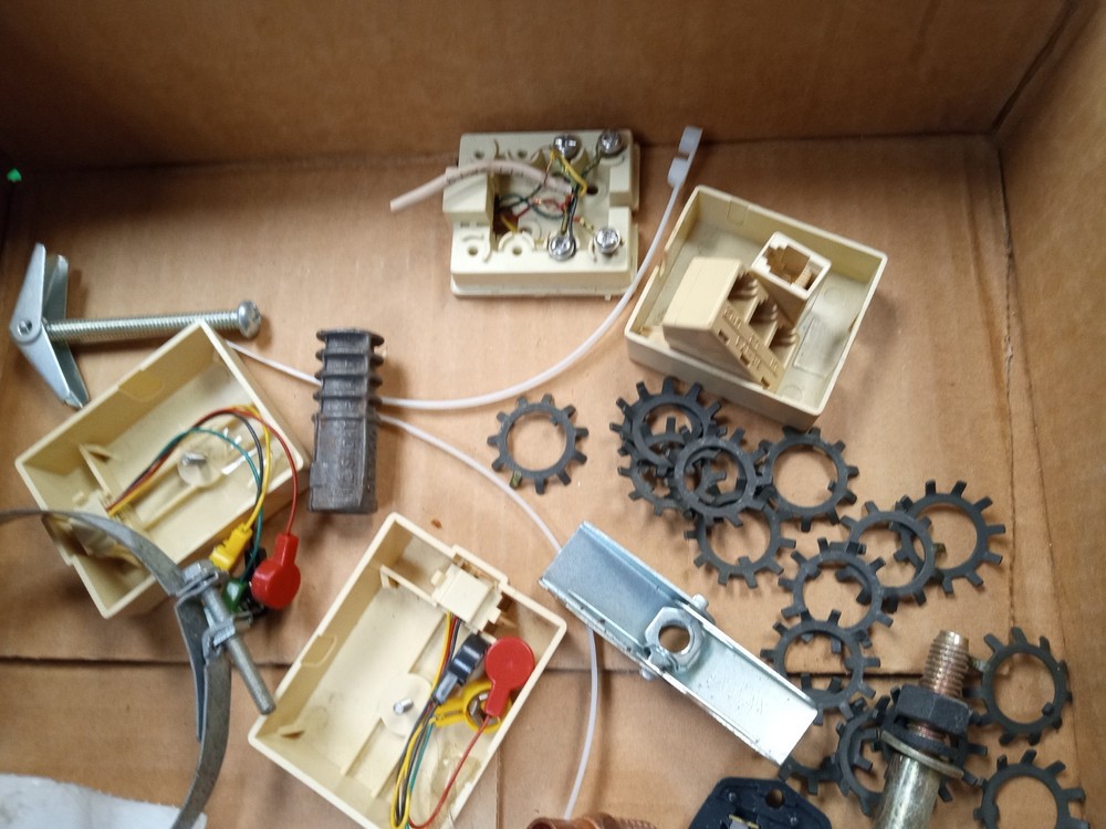 HUGE LOT MISCELLANEOS HARDWARE,ROUTER BITS,TAPPING BITS,NUTS, BOLTS,WASHERS ++++