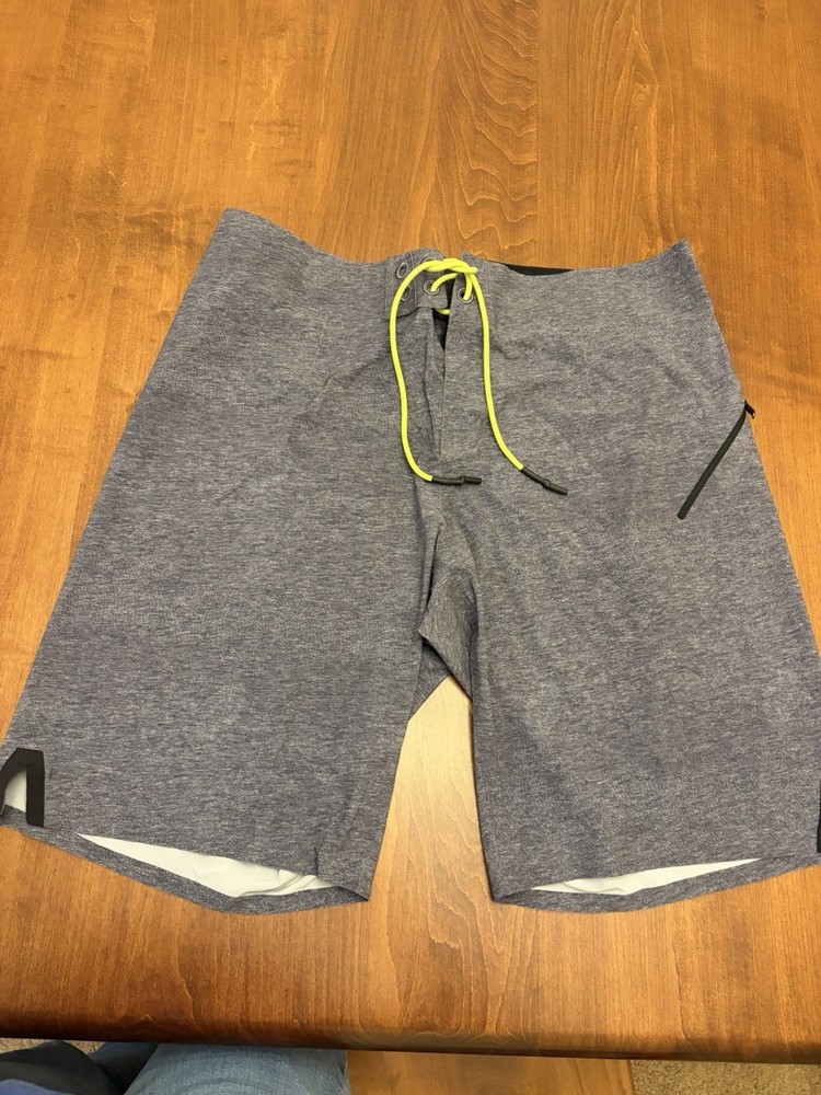 Men's Lululemon Current State Board Shorts Grey Size 36