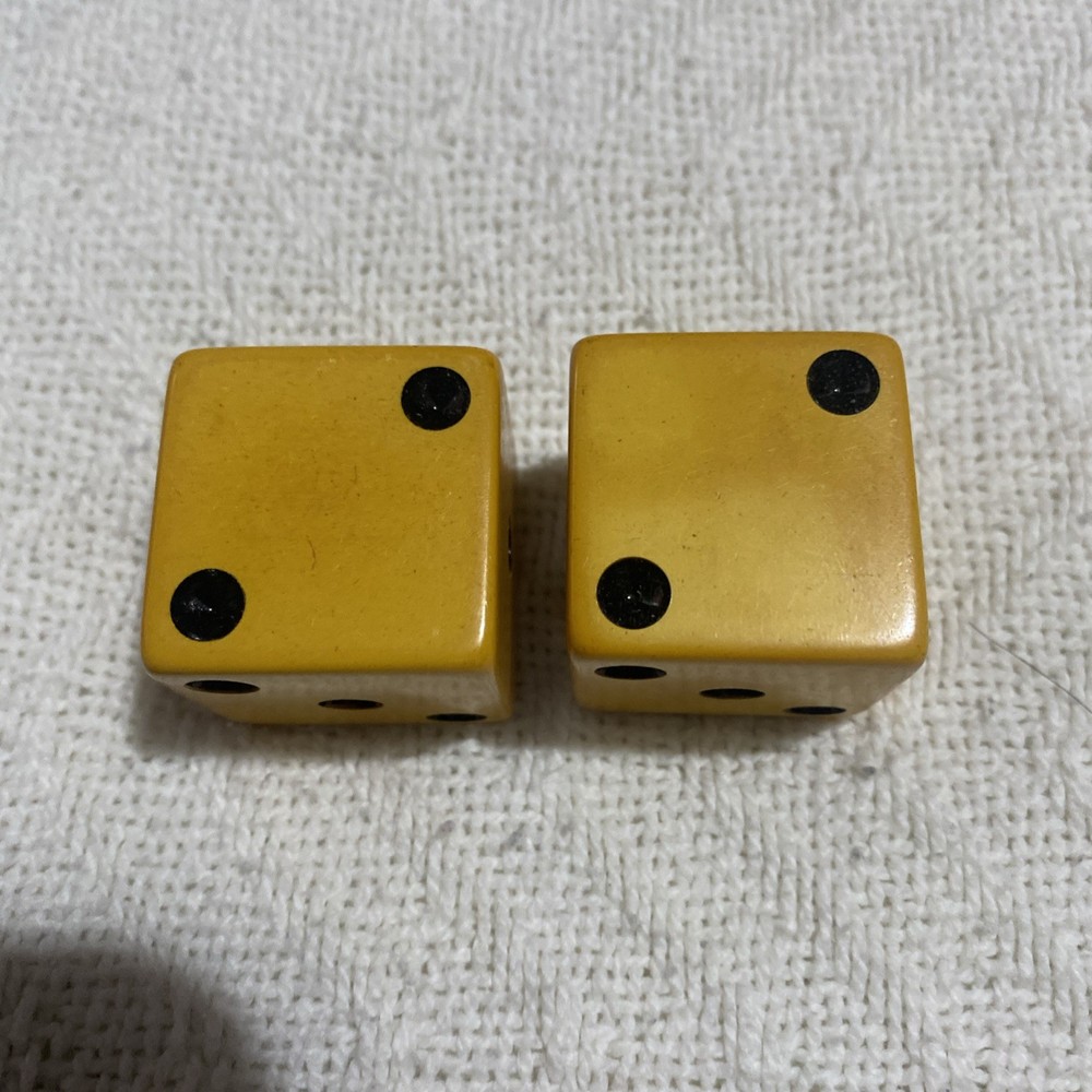 Vintage Bakelite Dice 1 1/4” butterscotch