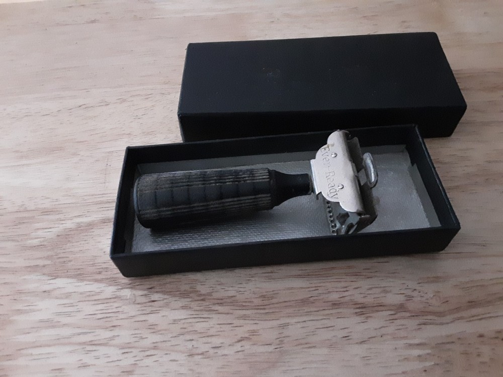 Vintage Ever Ready Shovel Head Single Edge Safety Razor Bakelite Handle