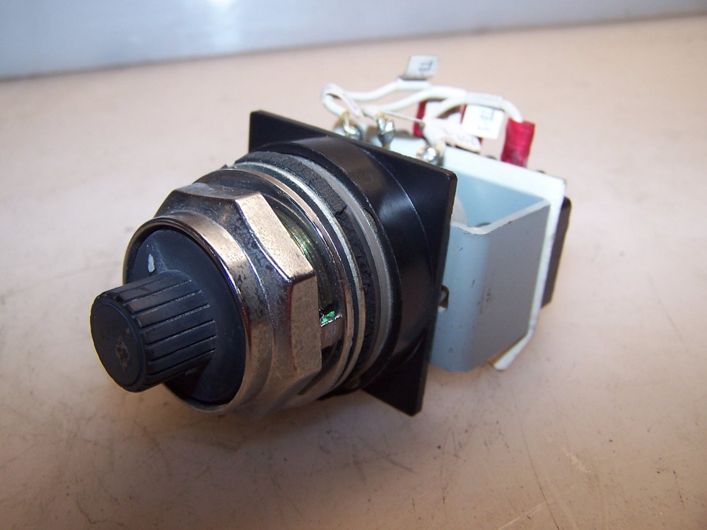 GE PANEL MOUNT POTENTIOMETER 104X190GA G10