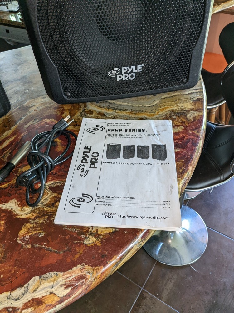 PylePro (PPHP1292A)      Powered 12'' Two-Way Plastic Molded Loudspeaker  