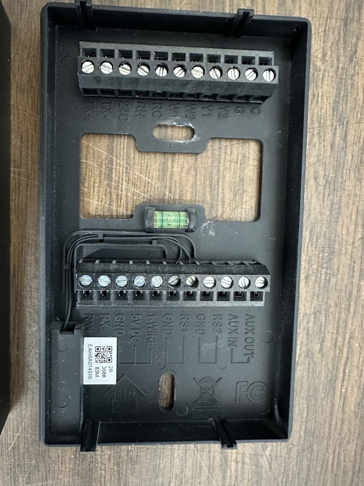 Savant CLI-W200B-00 Smart Thermostat - Black Works Great