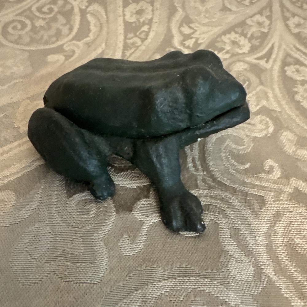 Rustic Vintage Cast Iron Garden Frog Key Holder