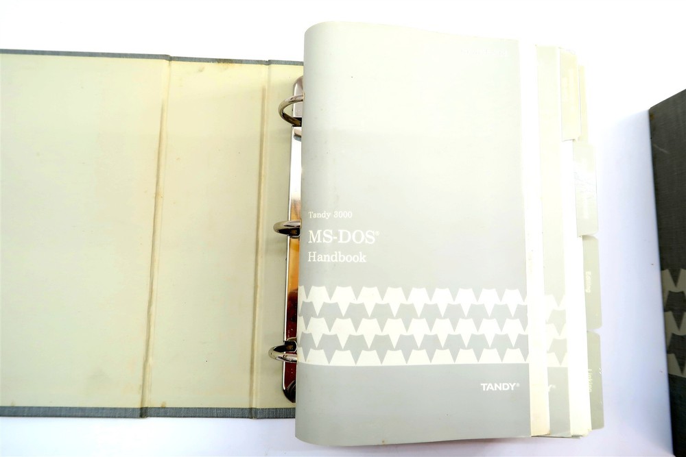 Tandy Computer MS DOS Manual Handbook in Binder Hard Case 25-4103 + Software