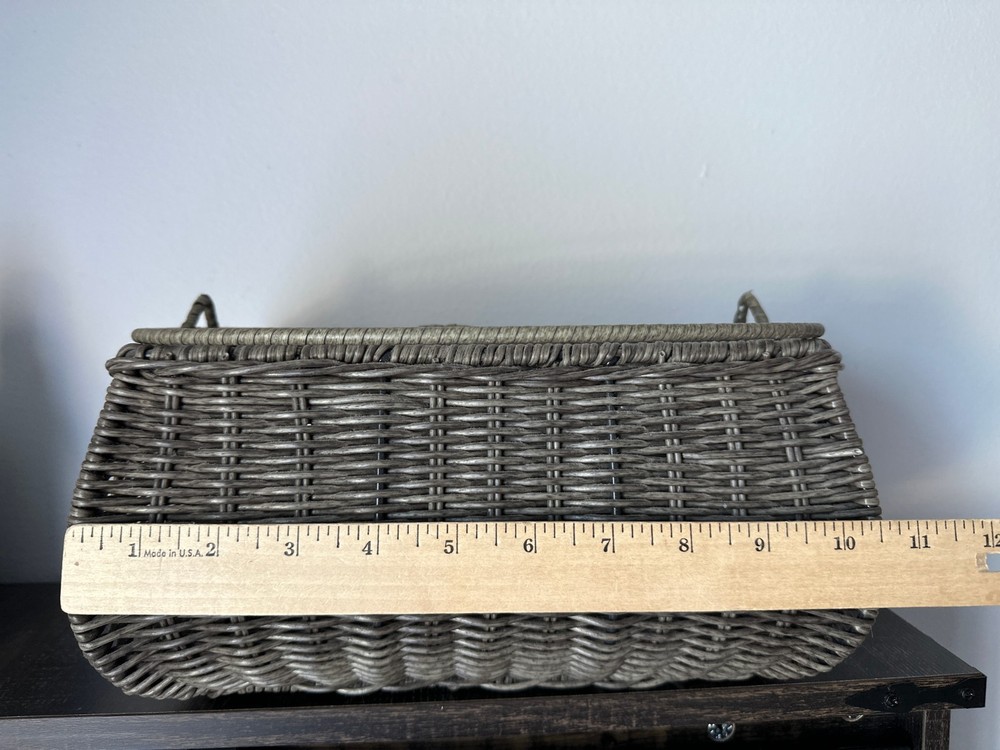 Broyhill Basket Silverware Napkin Display Gray Medium Sized Woven Handle