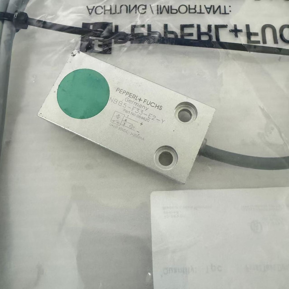 1PCS NBB5-F33-E2-Y proximity switch