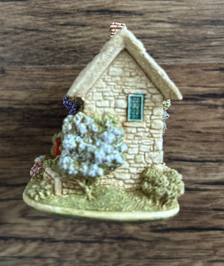 Lilliput Lane "COUNTRY POST" Boxed