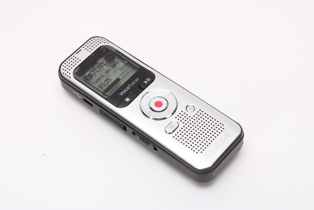 Philips DVT2000 Voice Tracer With USB Cable, Earbuds, and Quick Start Guide