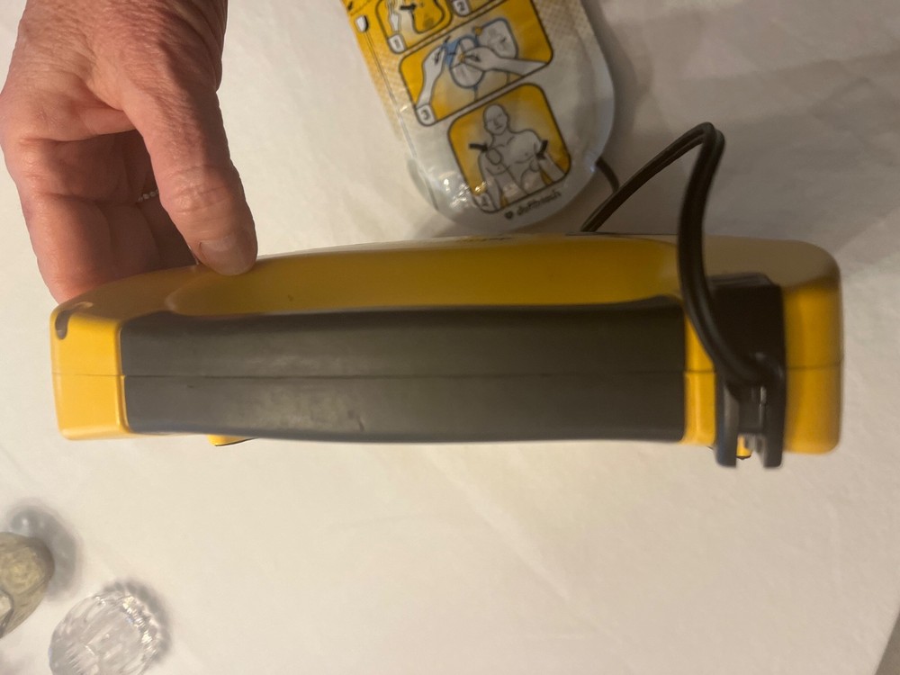 Defibtech Lifeline AED DDU-100A Refurbished Pad included