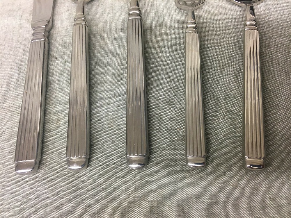 5 Piece Place Setting Hampton Silversmith's Monument Stainless