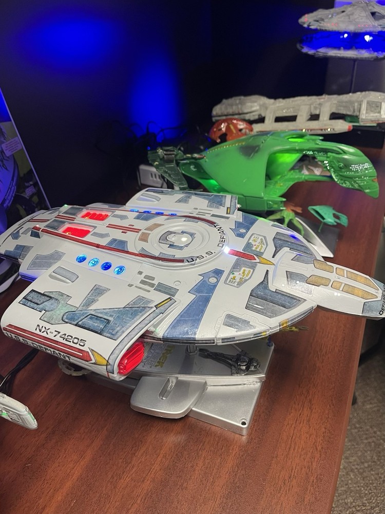 1/420 Scale U.S.S. Defiant Enhanced Registry / Strongback Replacement Set