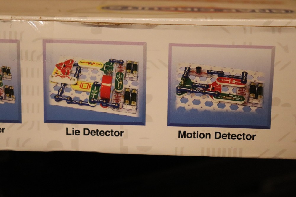 Snap Circuits Classic SC-300 Electronics Exploration Kit Over 300 Projects NEW