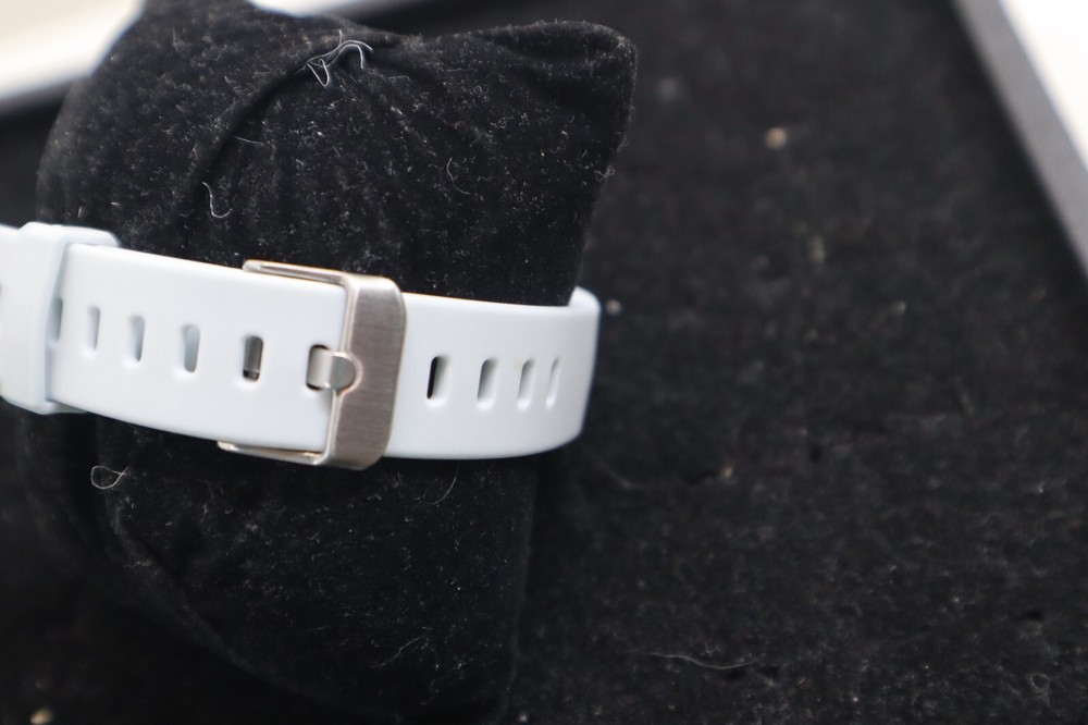 GRV FITNESS TRACKER - WHITE ***
